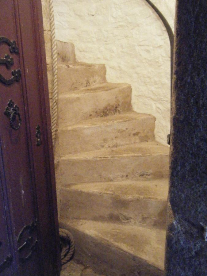 Welsh Gatehouse, Historic Castle Which Can Cater For Electric Vehicle Mathern Exterior photo